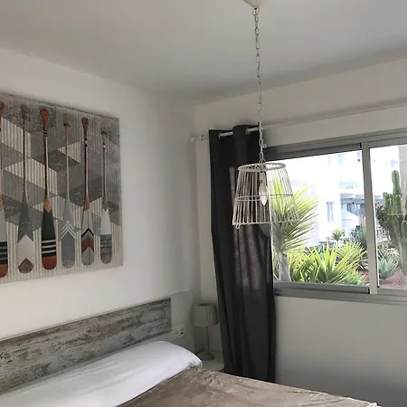 50b Bristol Sunset Beach